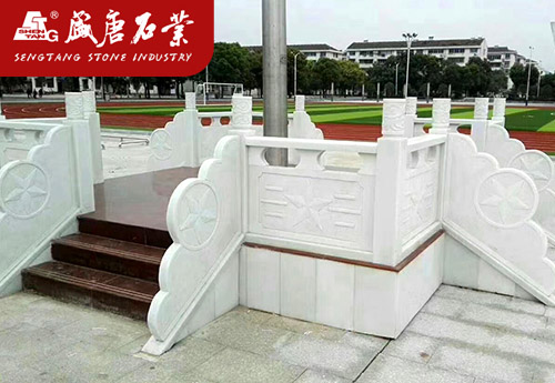 漢白玉升國(guó)旗臺(tái)